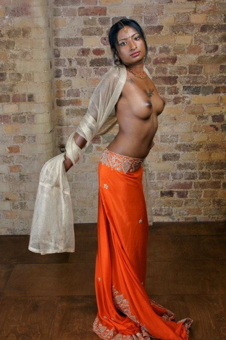 Indian MILF displays her firm melons and hairless vagina during solo action