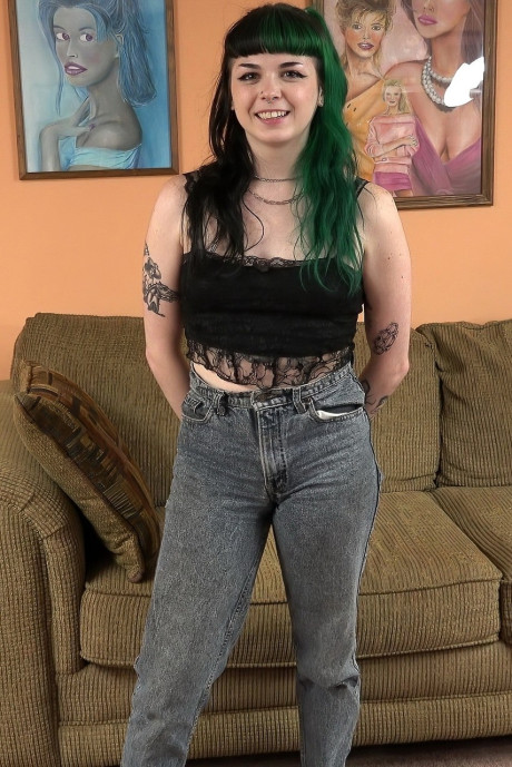 Green-haired emo chick Eliza Bea shows her inked body & gives a hot POV blowjob