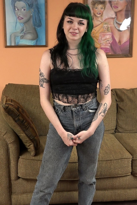 Green-haired emo chick Eliza Bea shows her inked body & gives a hot POV blowjob