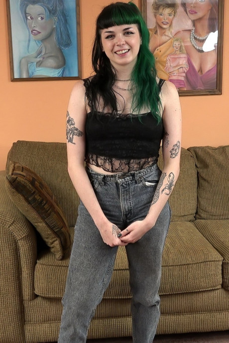 Green-haired emo chick Eliza Bea shows her inked body & gives a hot POV blowjob