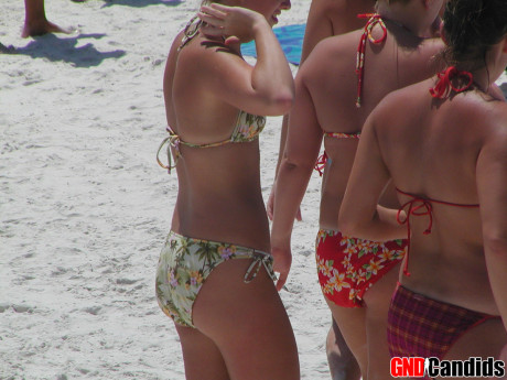 Hot tanned chicks butt in tight bikinis at the beach