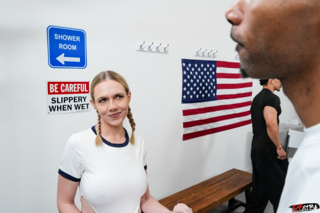 Dogfart Network performed by Goldey, Kris KiXXX, Puerto Rock Hot Pics