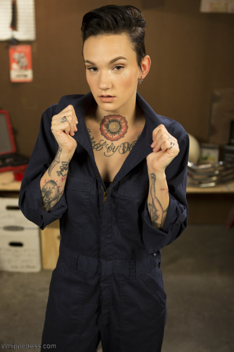 Inked Nikki Hearts gets toyed & drilled by dominant Helena Locke & Lea Lexis