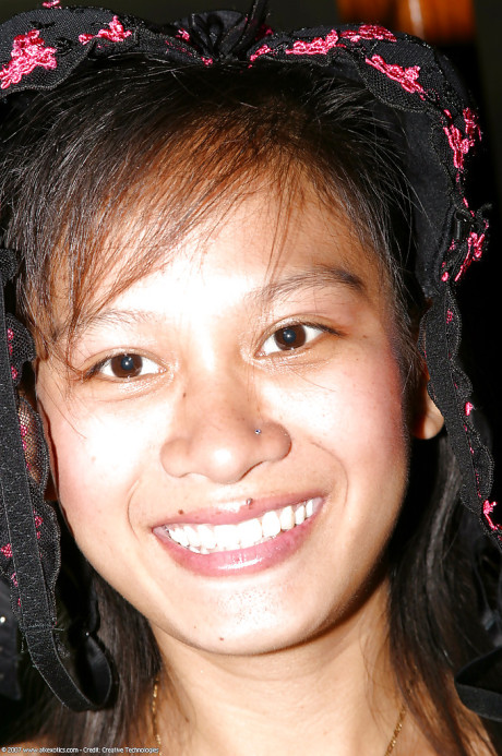 Oriental amateur Chaiya masturbating shaved snatch after lingerie removal