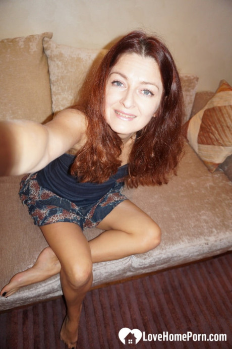Nasty redheaded amateur MILF stripping and posing to take pretty selfies