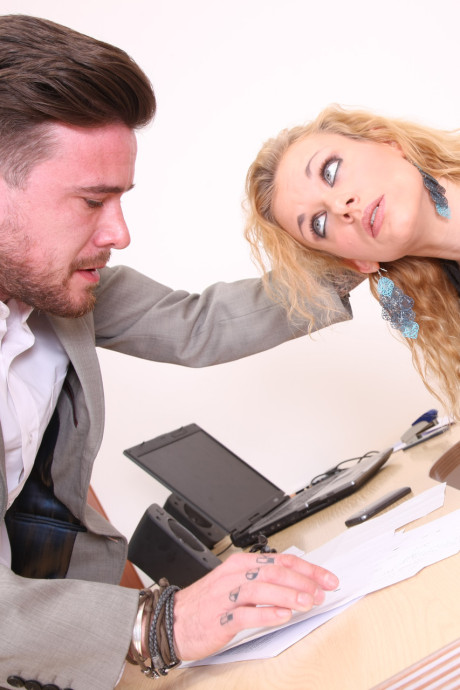 Blondie secretary spills sperm from creases of mouth after hardcore sex with boss