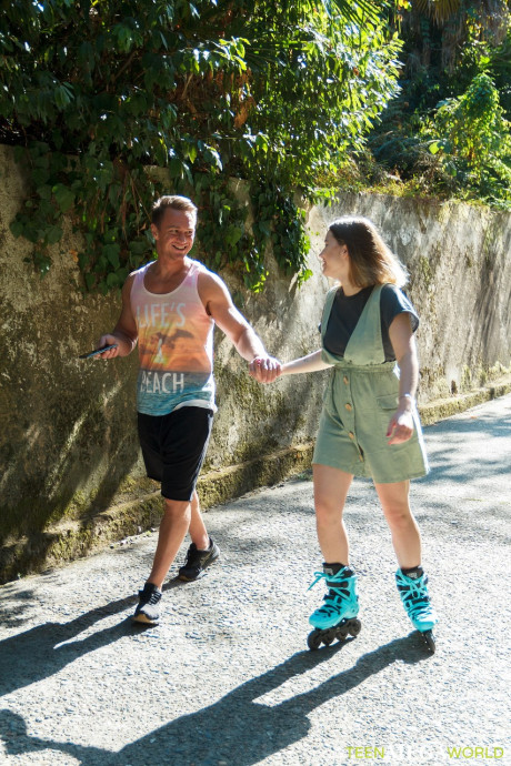 Teenie skater Amalia Davis having hardcore anal sex with a stranger