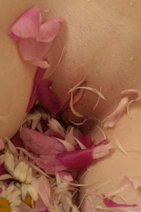 Stacked babe Narkiss shows off her huge boobs & shaves her furry vagina