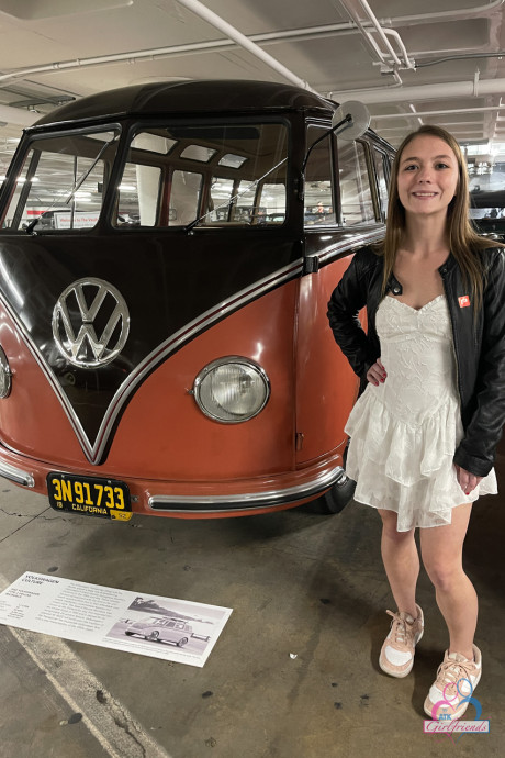 Thin girl Mira Monroe shows her lickable toes & her yummy cunt