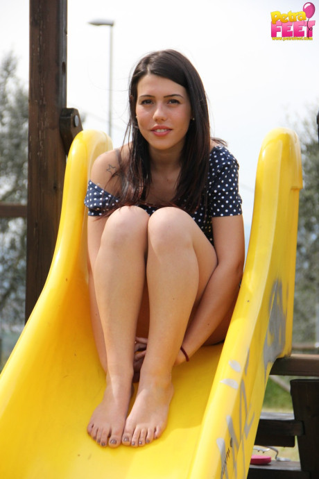 Raw legged Petra flaunts her pretty toes and hot raw feet close up outdoors
