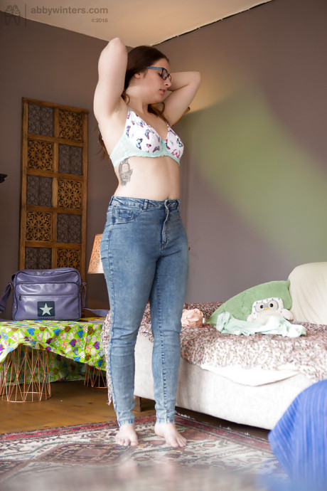 Hidden voyeur cam films bitch lady with furry pussy pulling jeans over bare butt