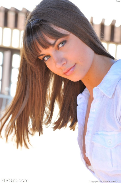 Brunette amateur Cory exposes her body & jams three fingers in her muff