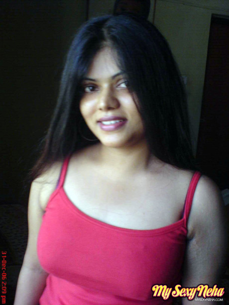 Indian whore broad Neha uncovers her natural melons during solo action