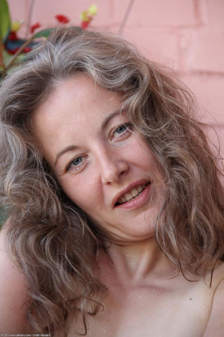 Tall Caucasian grandmother Olga pours water all over her boobs & fingers her cunt