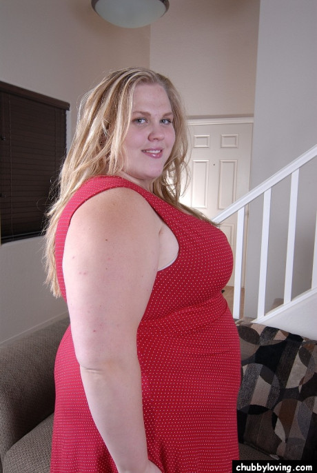 Charming SSBBW Christina spreads her shaved vagina after stripping naked