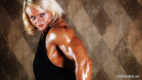 Yellow-haired Slovenian bodybuilder Brigita Brezovac shows her cleavage & hot muscles