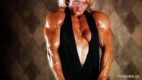 Yellow-haired Slovenian bodybuilder Brigita Brezovac shows her cleavage & hot muscles