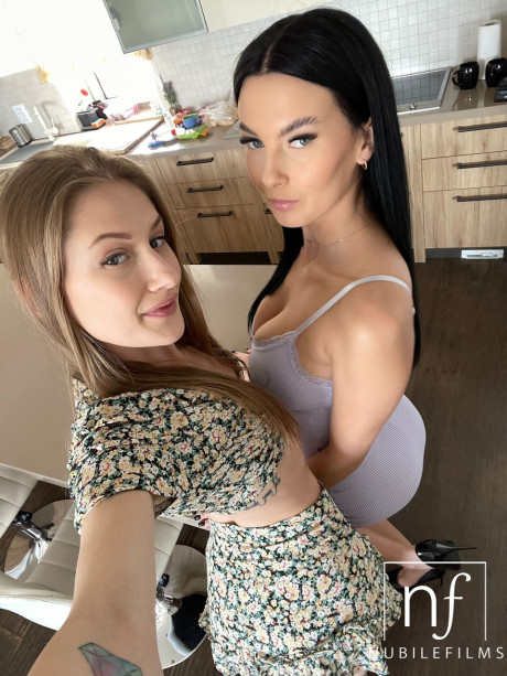 Thin babes Simon Kitty & Tiffany Tatum share big penii in a dirty foursome