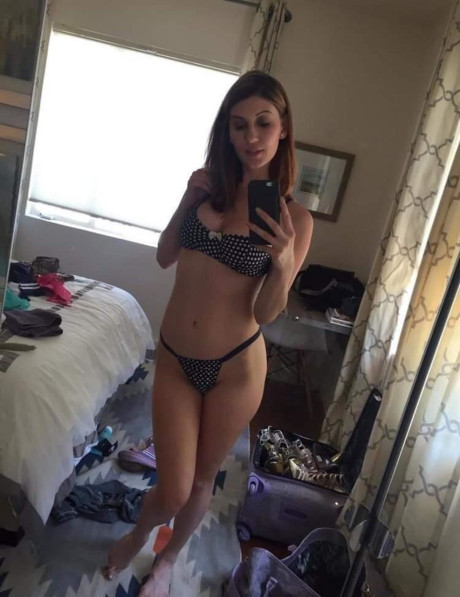 Stunning babe takes pretty nudes showing her sweet delicious titties & her shaved cunt