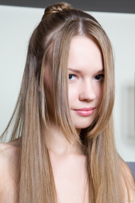 Innocent sweetie Virginia Sun strips in the hotel room and displays her holes