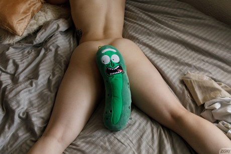 Sexy amateur Chaney Gunn shows off her small melons while naked on her bed