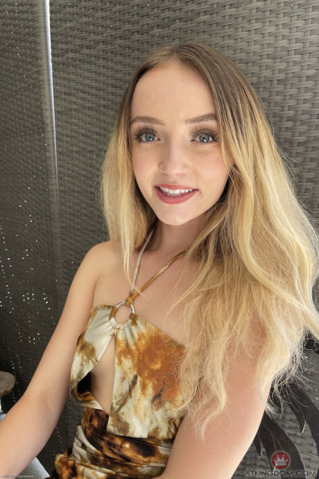 Attractive yellow-haired amateur Maria Kazi exposes her pink snatch and poses undressed