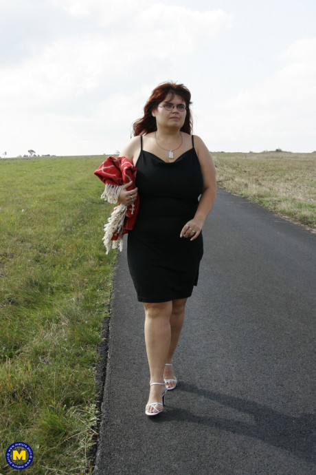 Chubby mom in glasses Uma reveals her gigantic titties and gets screwed outdoors