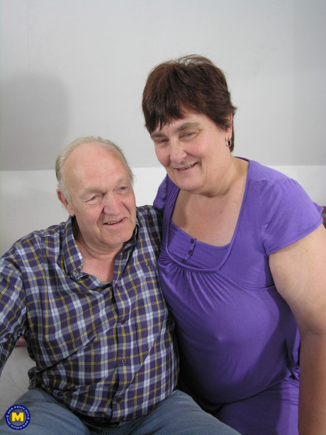 BBW amateur Sjaan swallows schlong & gets her snatch hammered by 2 grandpas in a 3some