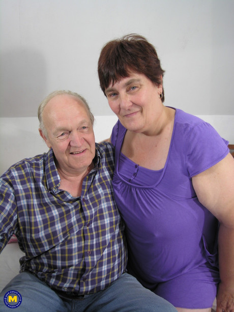 BBW amateur Sjaan swallows schlong & gets her snatch hammered by 2 grandpas in a 3some