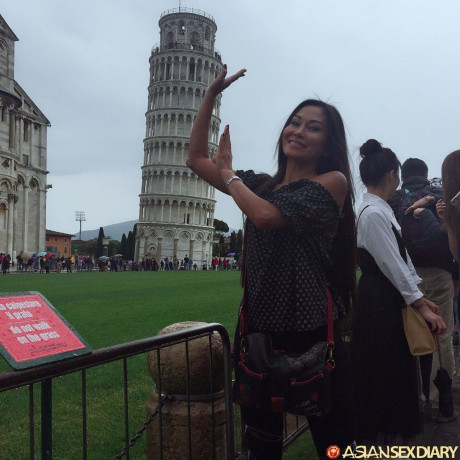 Gorgeous chinese girl Susi shows her shaved twat up close before & after sex