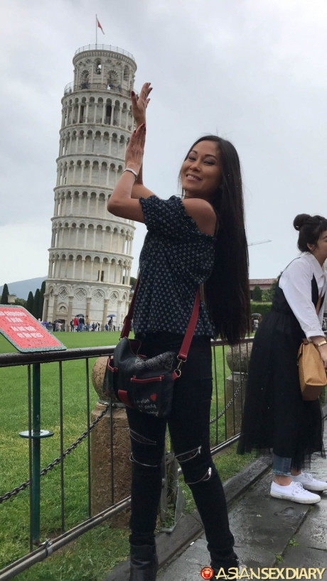Gorgeous chinese girl Susi shows her shaved twat up close before & after sex