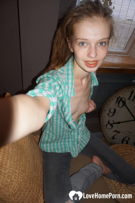 Attractive teen shows her skinny undressed body & tiny boobies while taking selfies