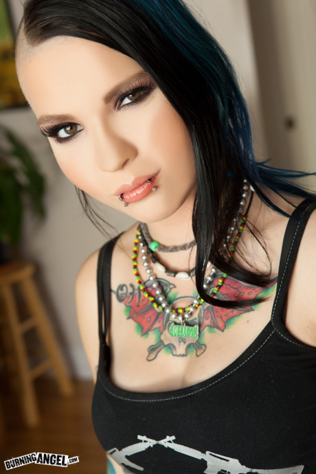 Dangerously hot babe Tara Toxic touches herself as she reveals her inked body