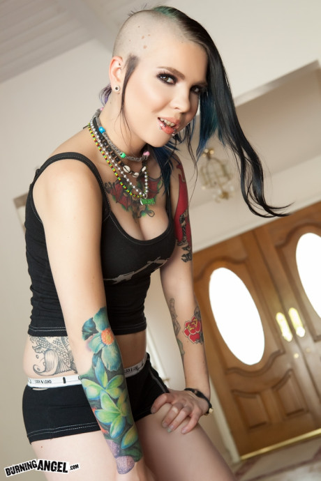 Dangerously hot babe Tara Toxic touches herself as she reveals her inked body