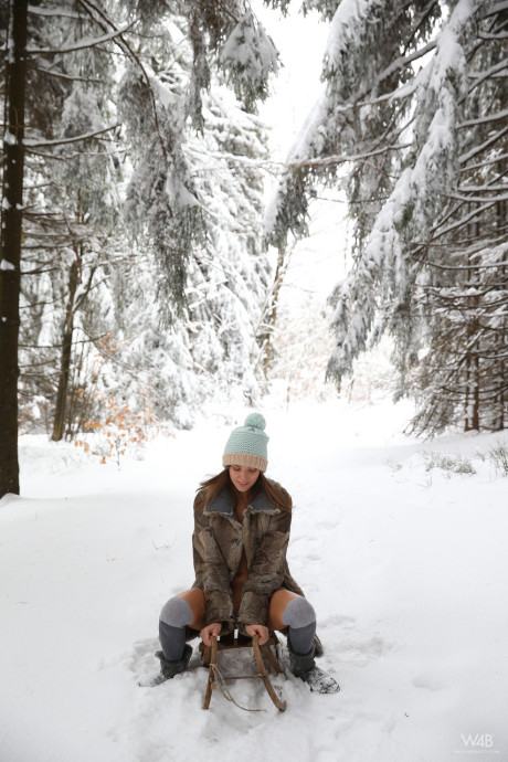 Slender glamorous babe Clover teasing undressed outdoors in the snow