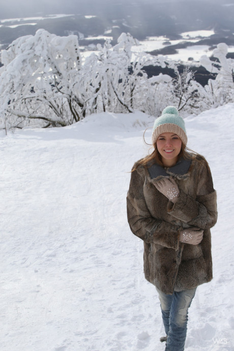 Slender glamorous babe Clover teasing undressed outdoors in the snow
