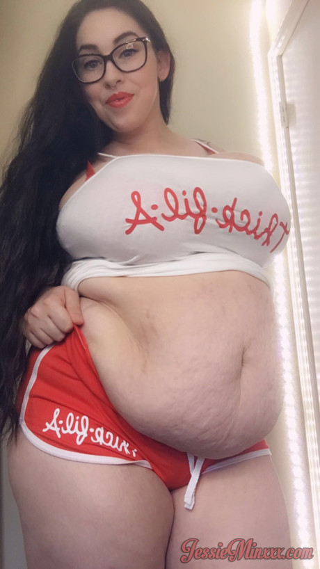 Tattooed fatty Jessie Minx showing off her hanging tits & her humongous tummy
