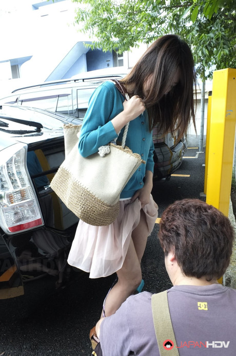Japanese babe Tomomi Matsuda gives a handjob & oral sex to a stranger in public