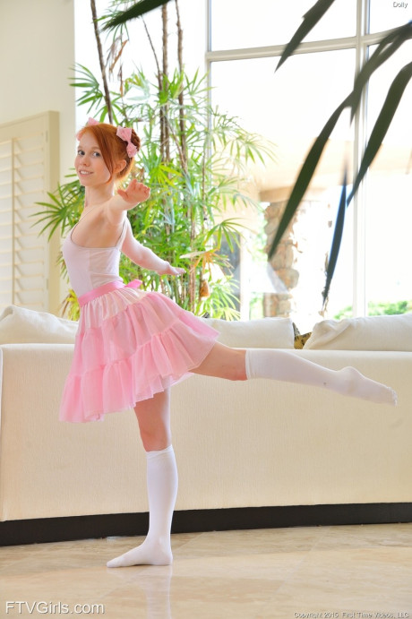 Slender ginger ballerina Dolly stretches her clam with a glass sex toy