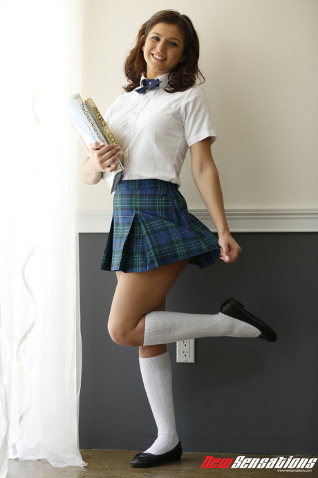 Busty schoolgirl Leah Gotti throats a big penis & takes it in her hot twat