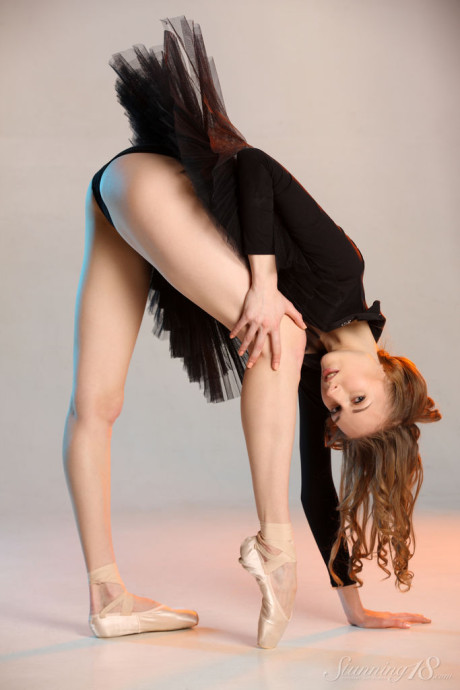 Hot ballerina Annett A loses her tutu & contorts to show bald snatch in points