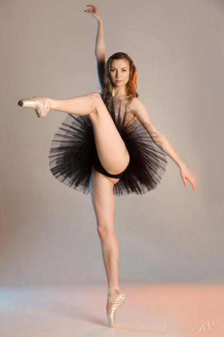 Hot ballerina Annett A loses her tutu & contorts to show bald snatch in points